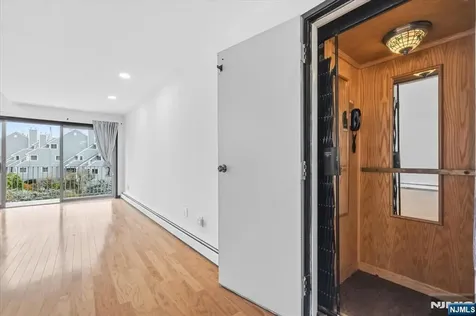 9B Cove Lane North Bergen NJ 07047