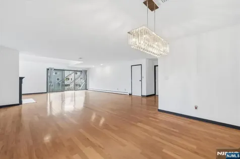 9B Cove Lane North Bergen NJ 07047
