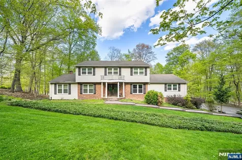 639 Pawnee Lane Franklin Lakes NJ 07417