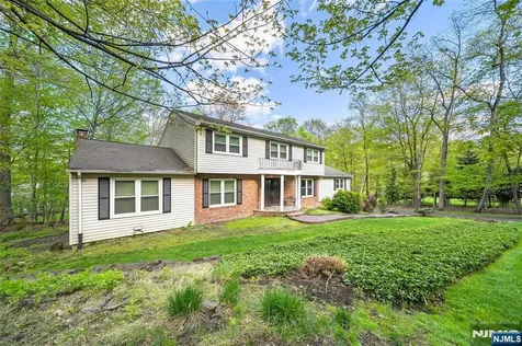 639 Pawnee Lane Franklin Lakes NJ 07417