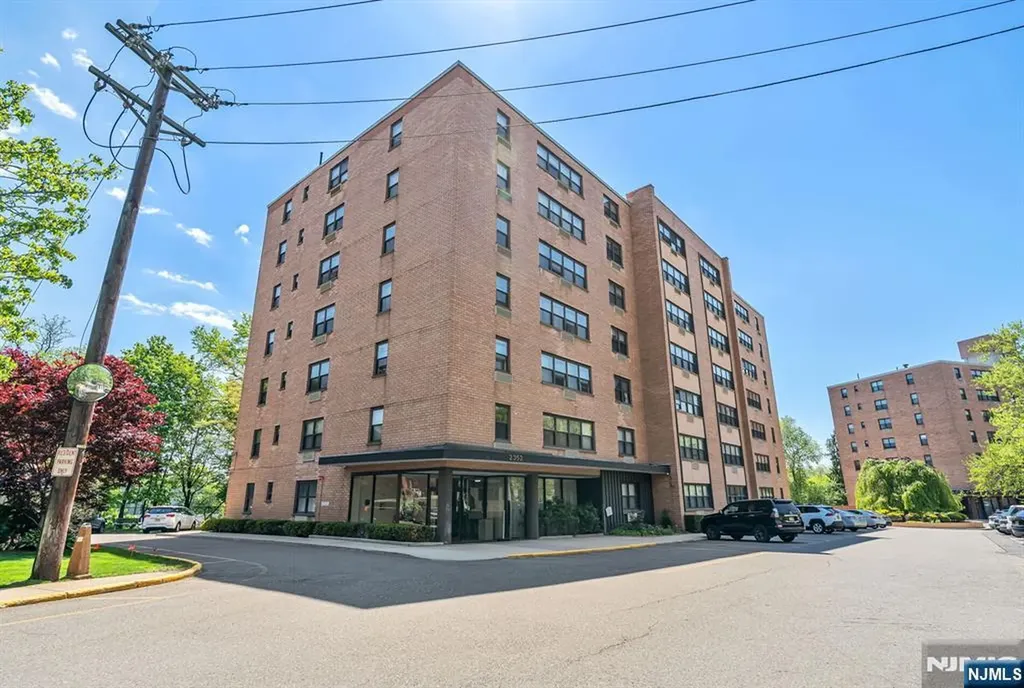 2352 Linwood Avenue Fort Lee NJ 07024