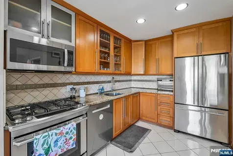 2352 Linwood Avenue Fort Lee NJ 07024