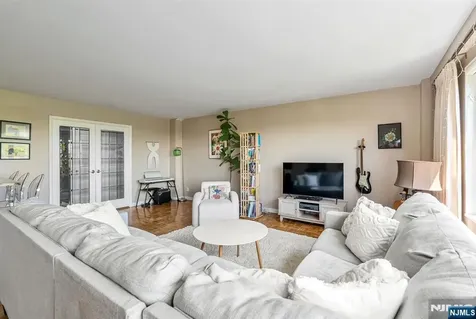 2352 Linwood Avenue Fort Lee NJ 07024