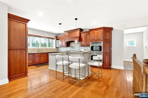 125 E Gramercy Place Glen Rock NJ 07452