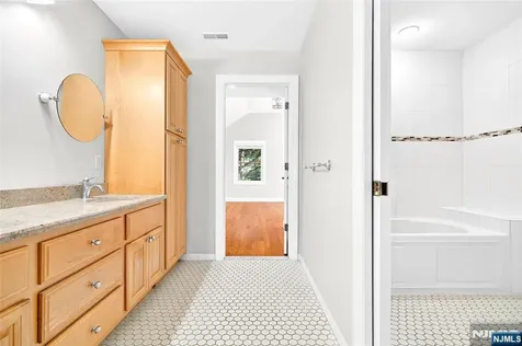 125 E Gramercy Place Glen Rock NJ 07452
