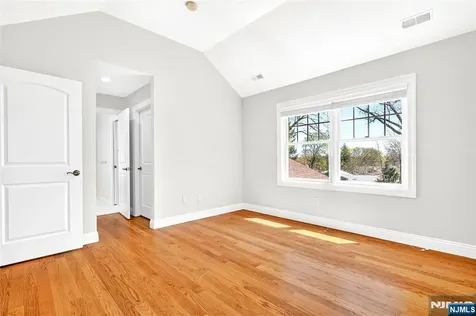 125 E Gramercy Place Glen Rock NJ 07452