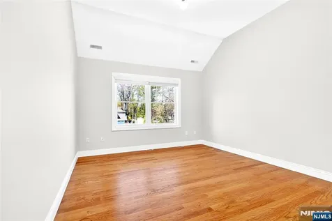 125 E Gramercy Place Glen Rock NJ 07452