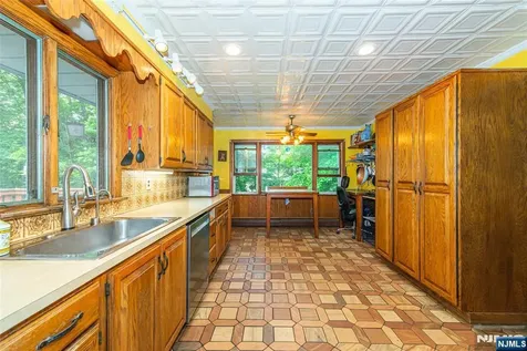 115 Hampshire Hill Road Upper Saddle River NJ 07458