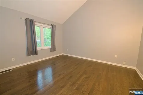 9 Village Way Vernon NJ 07462