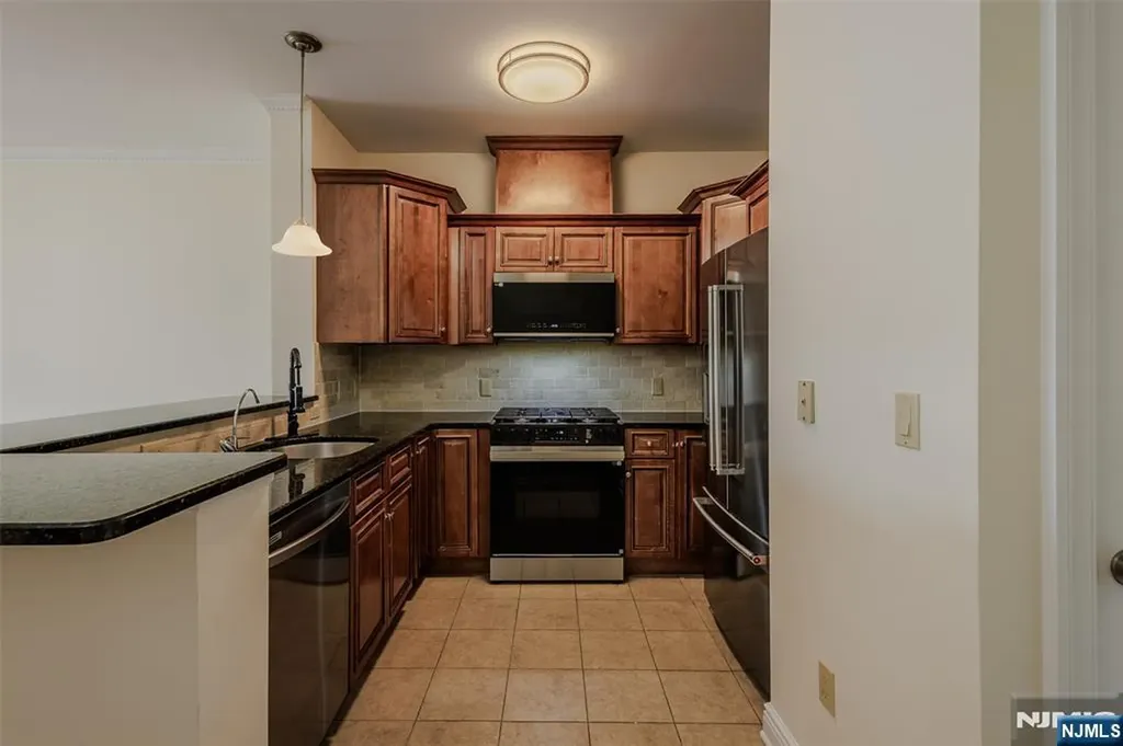 29-31 Freeman Street Newark NJ 07105