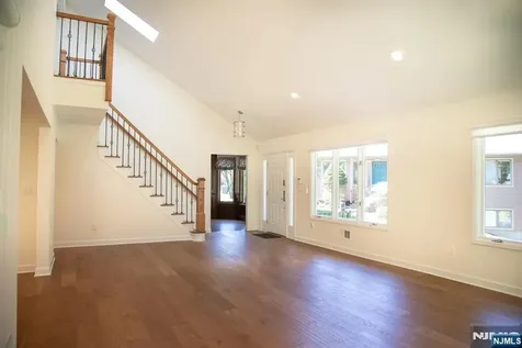 23 Lakeview Drive Old Tappan NJ 07675