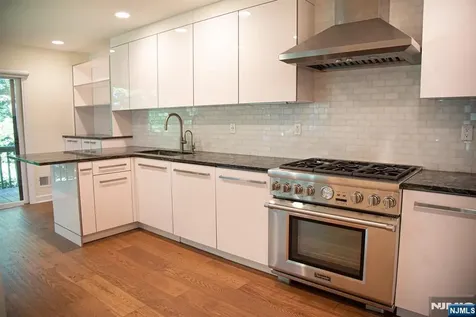 23 Lakeview Drive Old Tappan NJ 07675