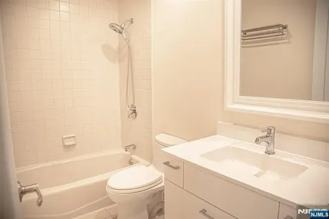 23 Lakeview Drive Old Tappan NJ 07675