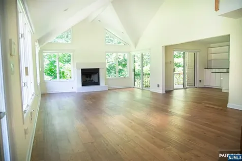 23 Lakeview Drive Old Tappan NJ 07675