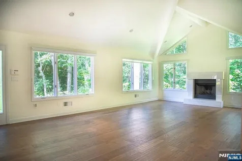 23 Lakeview Drive Old Tappan NJ 07675