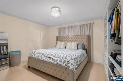 43 Berwyn Place Bergenfield NJ 07621