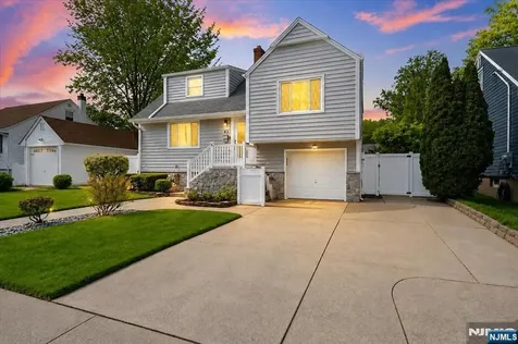 43 Berwyn Place Bergenfield NJ 07621