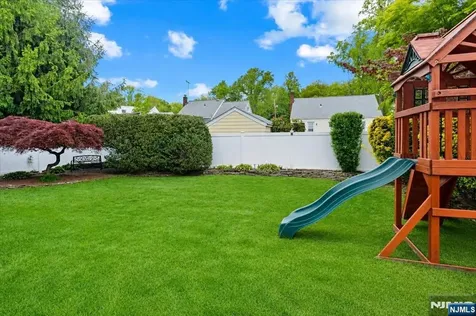 43 Berwyn Place Bergenfield NJ 07621