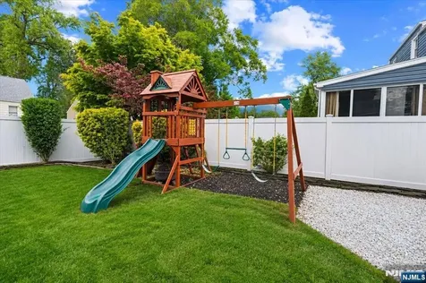 43 Berwyn Place Bergenfield NJ 07621