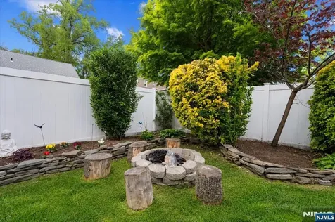 43 Berwyn Place Bergenfield NJ 07621