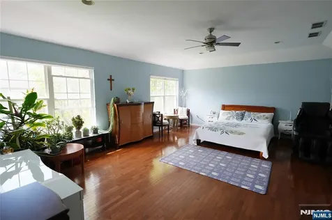 10 Queens Lane Wayne NJ 07470