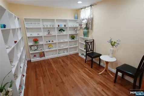 10 Queens Lane Wayne NJ 07470