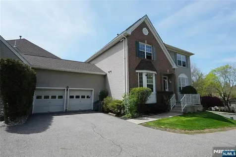10 Queens Lane Wayne NJ 07470