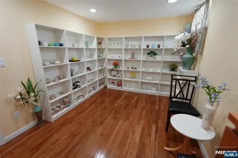 10 Queens Lane Wayne NJ 07470