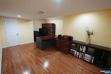 10 Queens Lane Wayne NJ 07470