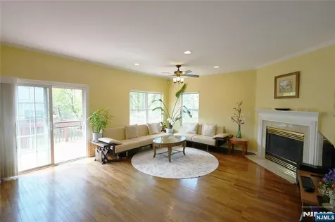 10 Queens Lane Wayne NJ 07470