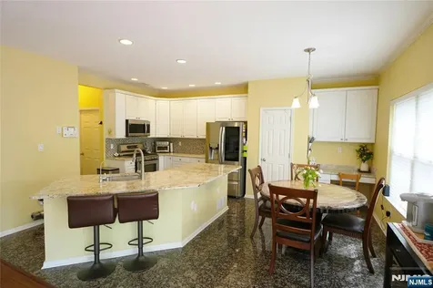 10 Queens Lane Wayne NJ 07470