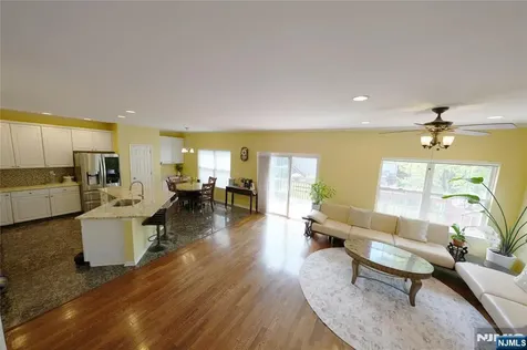 10 Queens Lane Wayne NJ 07470