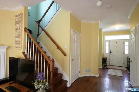 10 Queens Lane Wayne NJ 07470