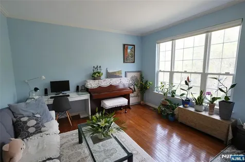10 Queens Lane Wayne NJ 07470
