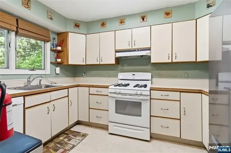 170 Marion Court Pompton Lakes NJ 07442