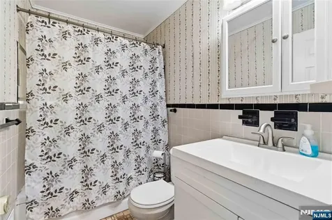 170 Marion Court Pompton Lakes NJ 07442