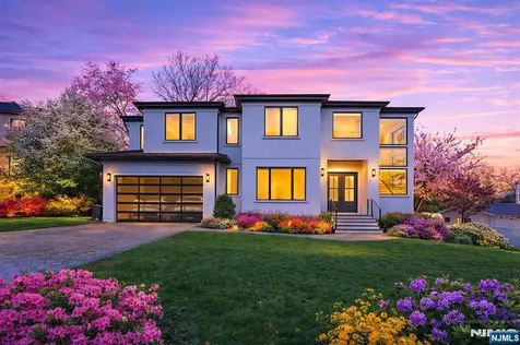 3 Mountain View Court Demarest NJ 07627