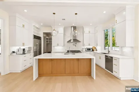 3 Mountain View Court Demarest NJ 07627