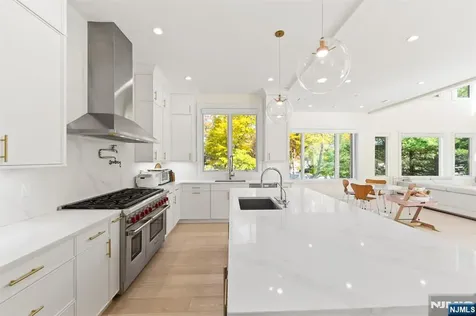 3 Mountain View Court Demarest NJ 07627