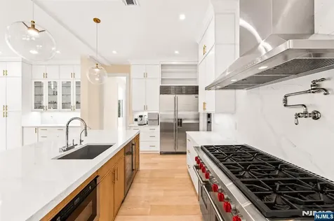 3 Mountain View Court Demarest NJ 07627