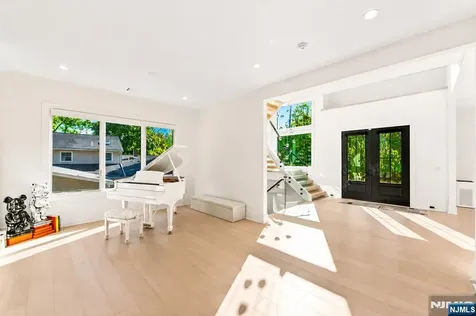 3 Mountain View Court Demarest NJ 07627