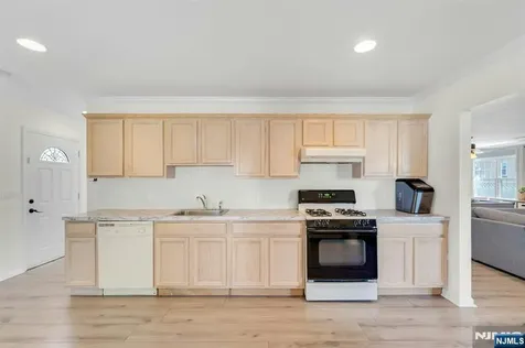 69 Thiem Avenue Rochelle Park NJ 07662