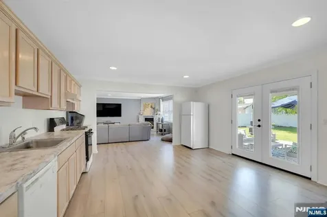 69 Thiem Avenue Rochelle Park NJ 07662