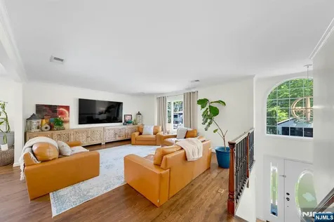 69 Thiem Avenue Rochelle Park NJ 07662