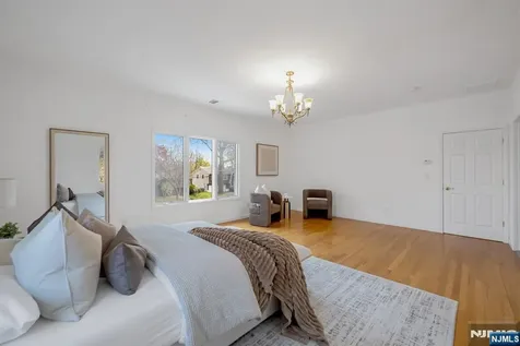 177 Lawson Place Paramus NJ 07652