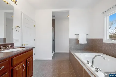 177 Lawson Place Paramus NJ 07652