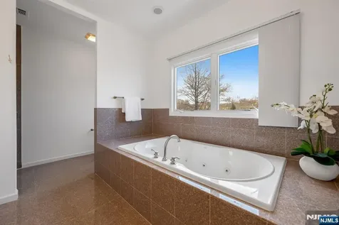 177 Lawson Place Paramus NJ 07652