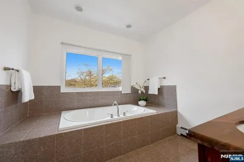 177 Lawson Place Paramus NJ 07652