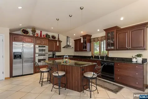 16 Barbara Way Wayne NJ 07470