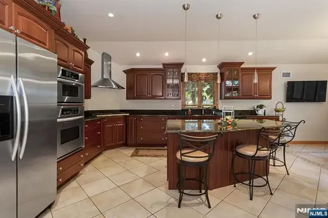 16 Barbara Way Wayne NJ 07470